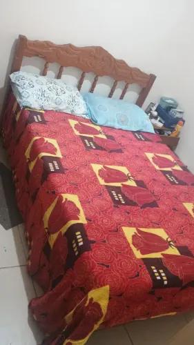 Cama e colchão de casal