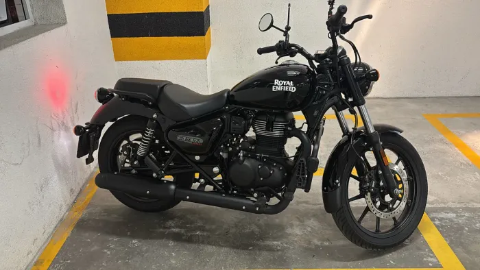 Royal Enfield Meteor 350 Fireball 2025 - 5.000 km - Impecável