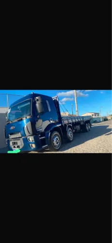Caminhão bitruck ano e modelo 2024. Excelente estado, pronto para trabalhar.