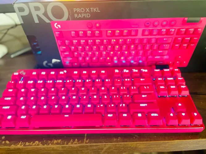Teclado Logitech G PRO X TKL Rapid Magenta