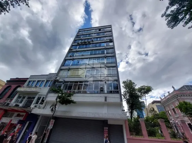 Sala Comercial de 60 m² no Centro Em frente a Praça XV