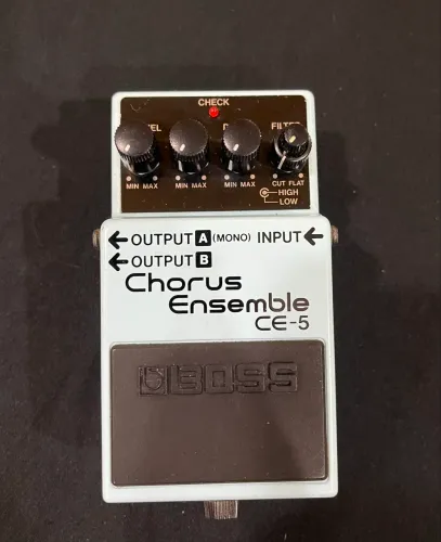 Boss Chorus ensemble CE-5