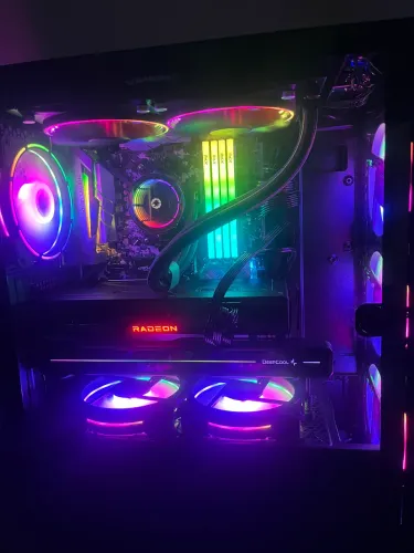 PC Gamer Premium | Ryzen 7 5700X3D | RX 6750 XT 12GB | 64GB RAM | 4TB Total