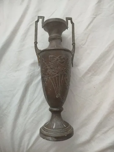 Vaso antigo tipo ânfora 