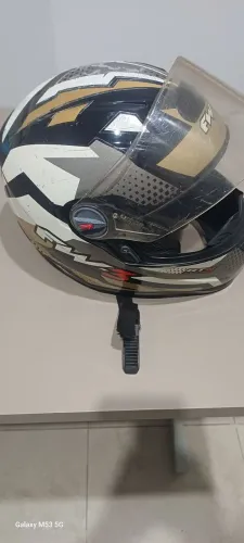 Capacete