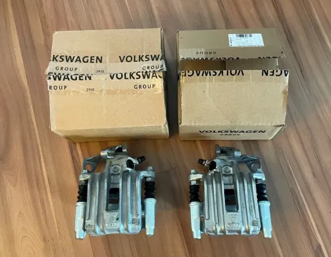 Par de pinças traseiras Volkswagen VW Produto Novo Original na Caixa