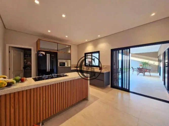 CASA TÉRREA COM 04 SUÍTES - PISCINA - ESPAÇO GOURMET - CONDOMÍNIO MONTE CARLO