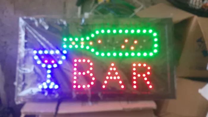 Letreiro Luminoso bar e salão de beleza hair