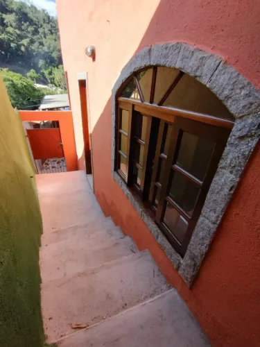 2 Quartos próx. Praça Correas
