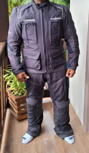 VENDO CALÇA E JAQUETA TRIUMPH TAMANHO LG USADA EM OTIMO ESTADO  PREFERÊNCIA VENDER FLORIPA