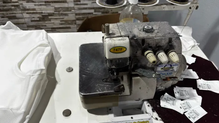 Vende-se máquina de costura