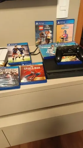 Video Game Semi novo PS4 mais 8 jogos em especie mais 20 jogos digitais mais um controle