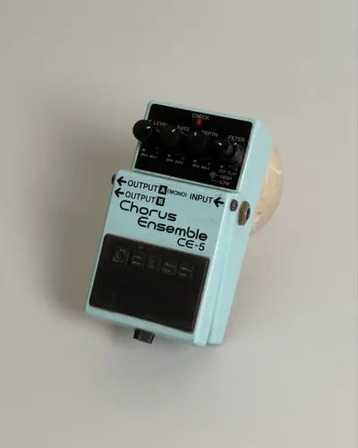 Pedal Boss CE5 chorus ensemble