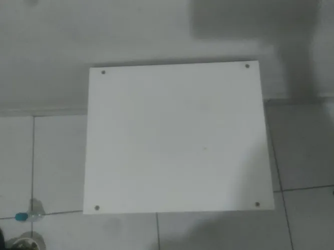 Vendo duas mesinhas usadas, porém firmes e funcionando perfeitamente.