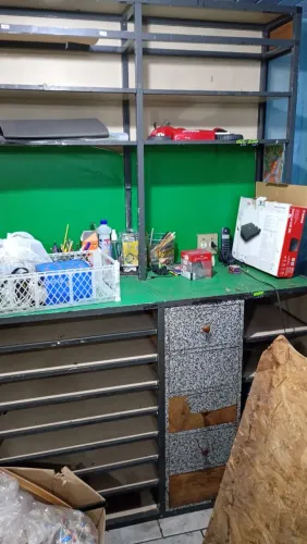 2 balcões com gavetas e prateleiras, bom para bazar, armarinho e papelaria