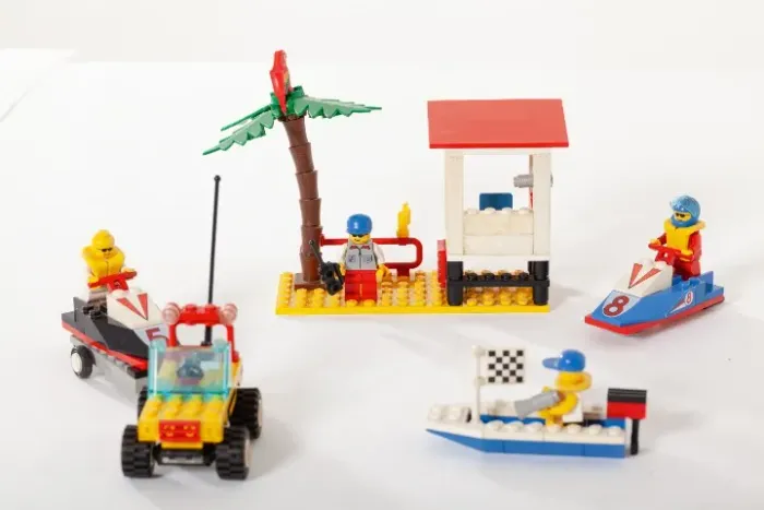 6334 LEGO Wave Jump Racers - Falta 1 capacete