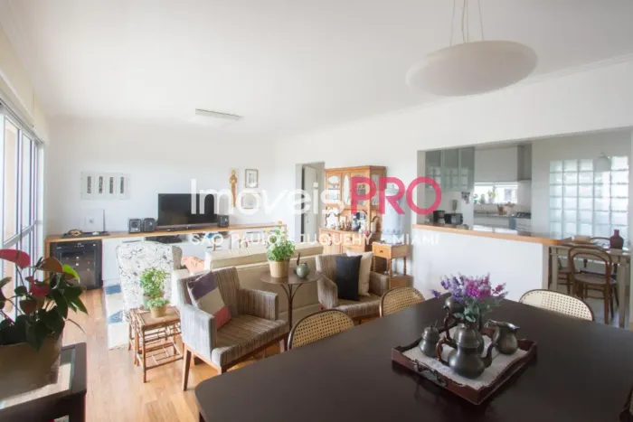 Localizado no cobiçado bairro do Campo Belo! 121 m² com um design moderno e acabamentos de