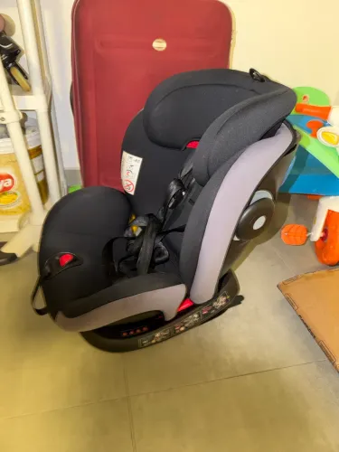 Cadeirinha com Isofix Chicco Semi nova 