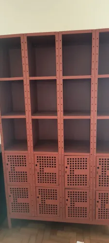 Estante de ferro contemporânea