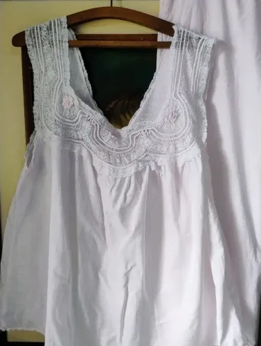 Conjunto de dormir antigo de algodão bordado 