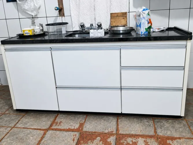 Balcão de Cozinha com Pia e Tampo de Granito Preto