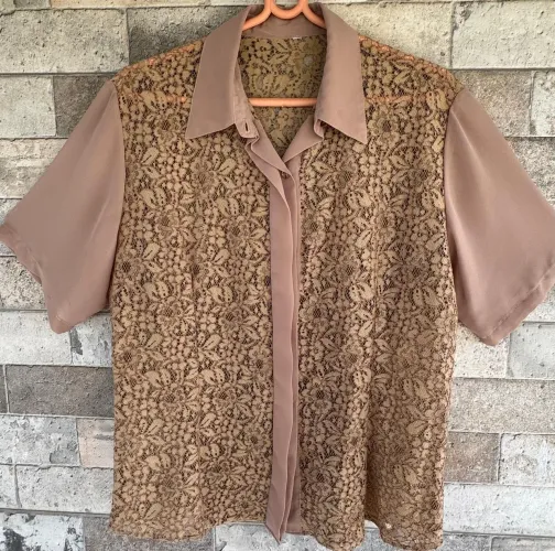 Blusa manga curta renda bege G