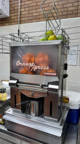 Vendo máquina de fazer suco de laranja 
