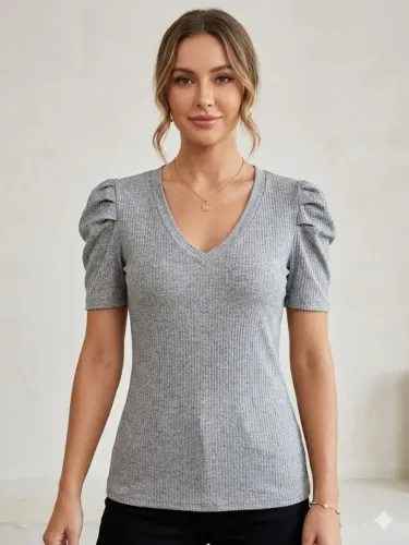 Camiseta cinza com detalhe na manga - tamanho P
