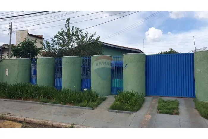 Casa com excelente localização no bairro Colina Verde