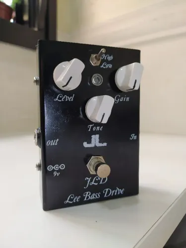 Pedal Handmade Lee Bass Drive Jl Para Baixo (exclusivo)