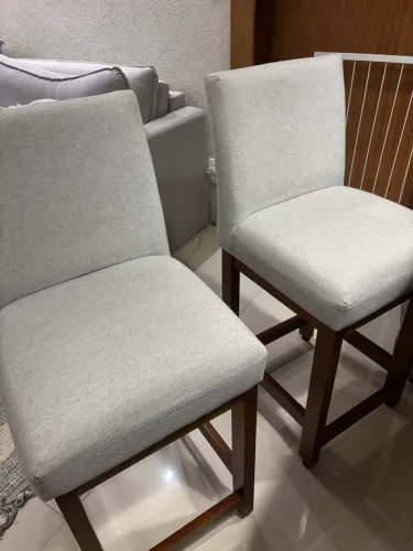 Kit duas banquetas de linho com madeira maciça
