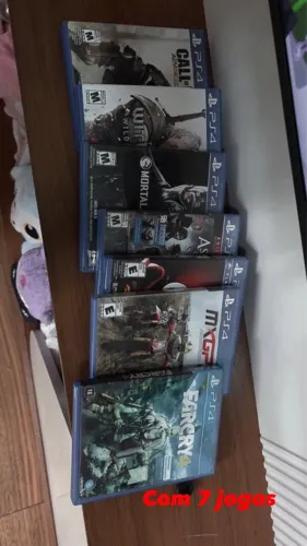 Play 4 pro , dois controles e 6 jogos