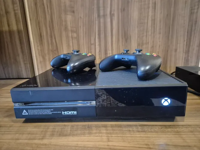 Xbox One Fat + 2 Controles + Rainbow Six Siege