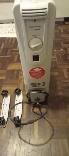 Vendo somente amanhã dia 6 sabado!! Aquecedor a óleo semi novo britânia 1500w cinza 127v