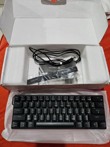 Teclado Mecânico Gamer RGB 60%