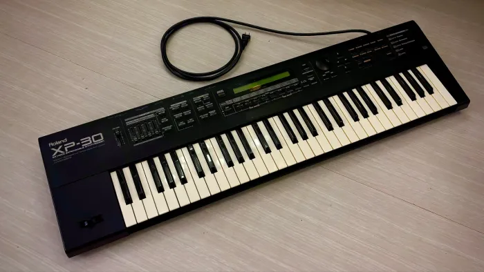 Teclado Roland XP-30 com 2 placas de expansão