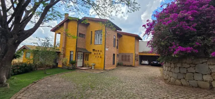 Casa a venda em Condomínio alto padrestilo europeu a venda em Condomínio alto Padrão em