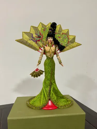 Barbie Bob Mackie Fantasy Goddess of Asia Original Completa com Caixa.