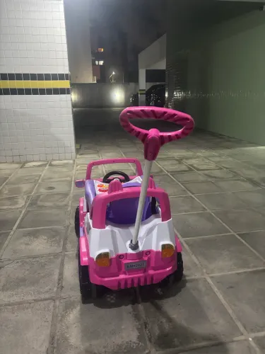 Carrinho de passeio e pedal ?Calesita Diipi Rosa?