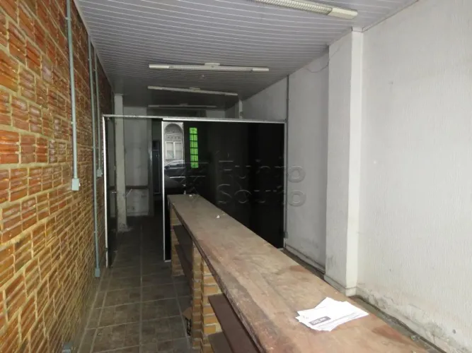 Comercial Sala Fora de Condomínio em Pelotas