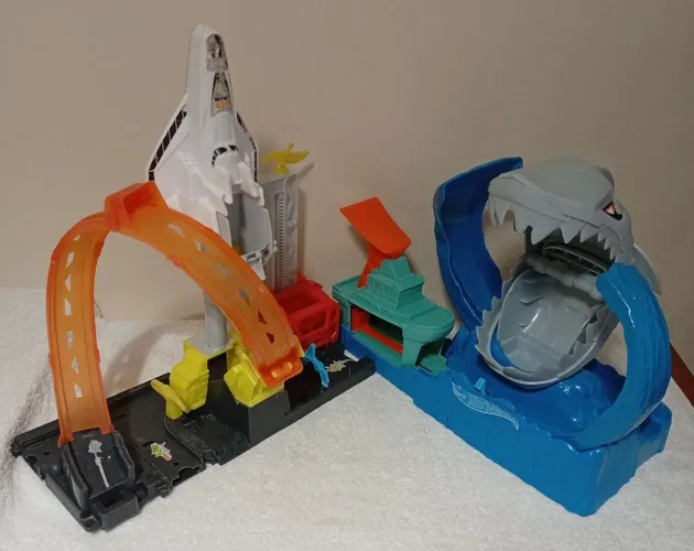 Kit 2 brinquedos Hotwheels