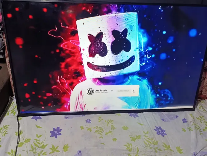 Tv Smart 50 4k com pequena risca no canto