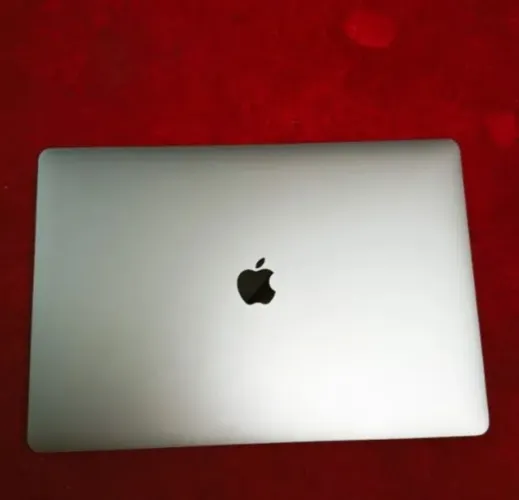 MacBook Pro 16,12019 Apple Intel Core i9 16 gb ramSSD 1 TB Radeon Pro 4GB aceito iphone 16