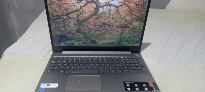 NOTEBOOK COM CARREGADOR