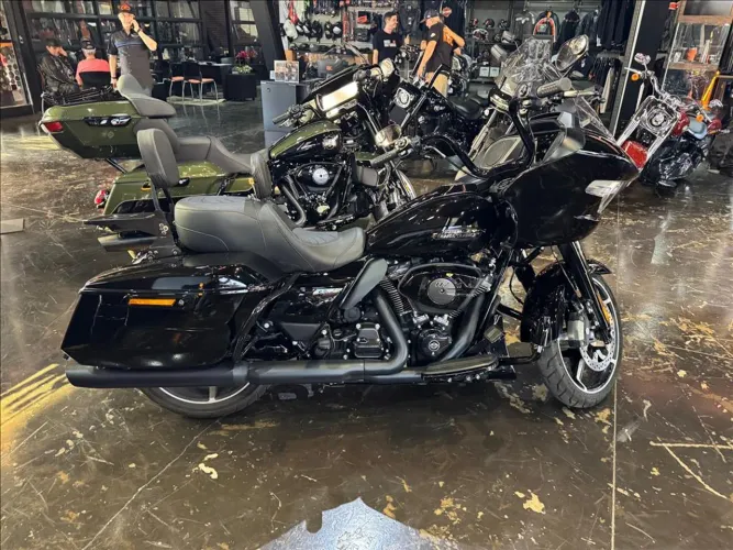 HARLEY-DAVIDSON ROAD GLIDE