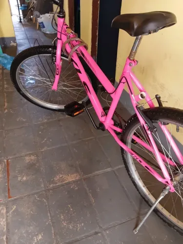 Vende-se bicicleta aro 26 400 reais pra retirar no bairro Edson queroiz