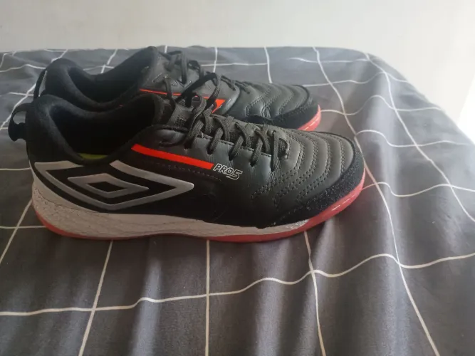 Vende-se chuteira umbro pro 5