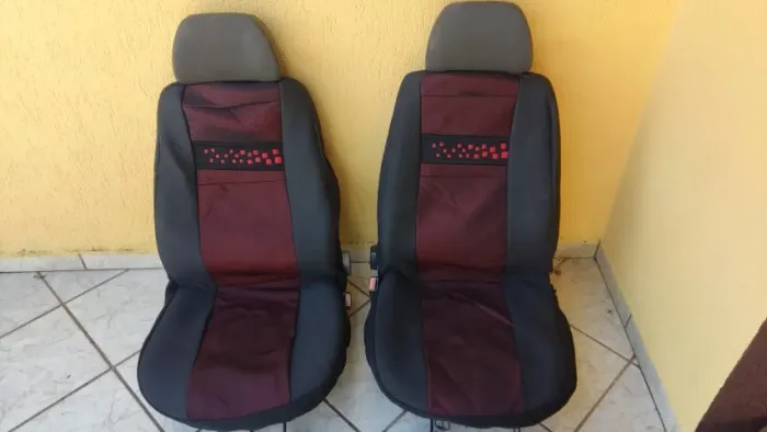 Jogo de Bancos Vw, foi tirado de uma Parati, mas acho que dá certo em outros carros