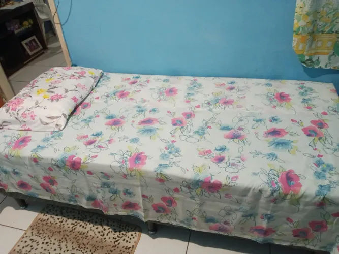 Cama usada porém ótima