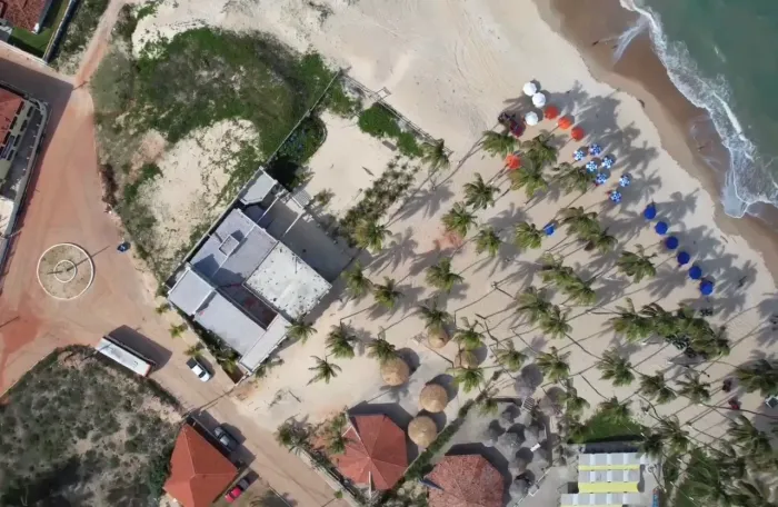Casa de praia única pé na areia, natureza exuberante